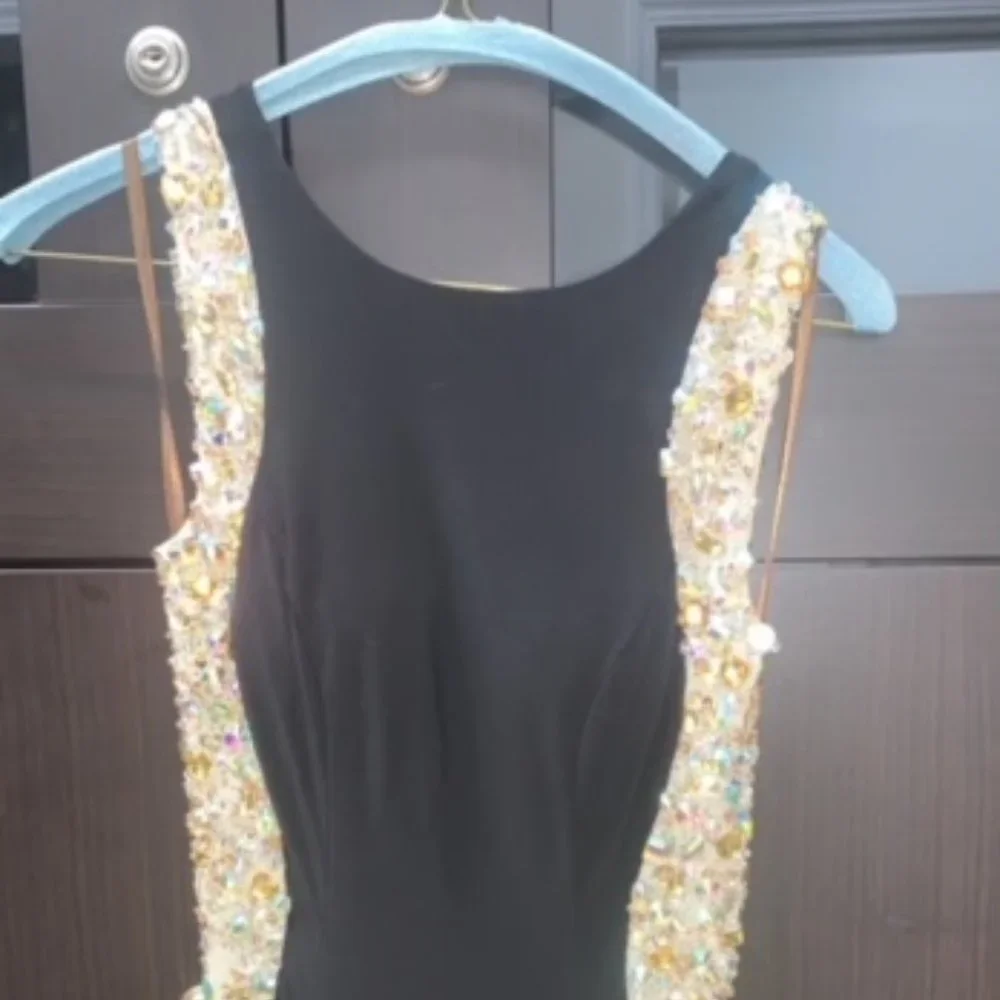 Dress - Picture 2 of 6